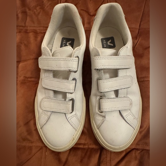Veja Shoes - EUC